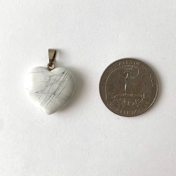 NWOT White Howlite Gemstone Heart Pendant - Picture 4 of 7